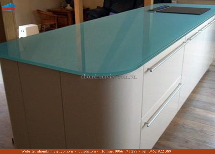 Kính màu làm mặt bàn bếp Kính màu làm mặt bàn bếp